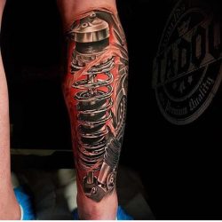 Biomechanische tattoos: oorsprong en 100x tattoo-inspiratie