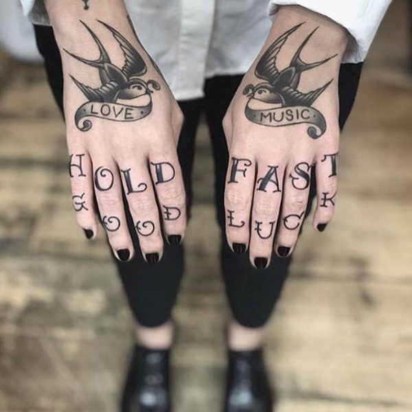 Amuseren Bekritiseren spleet Hand tattoo: betekenis en 100x tattoo-inspiratie