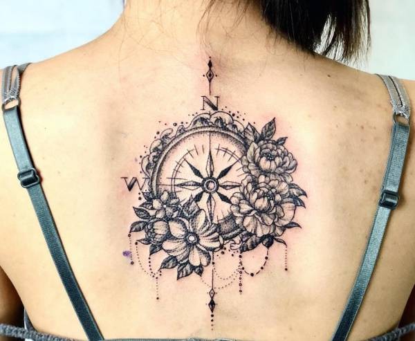 Kompas tattoo: betekenis en 60 ideeën ter inspiratie