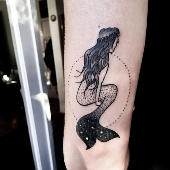 Zeemeermin tattoo betekenis & 42 tattoo ideeën